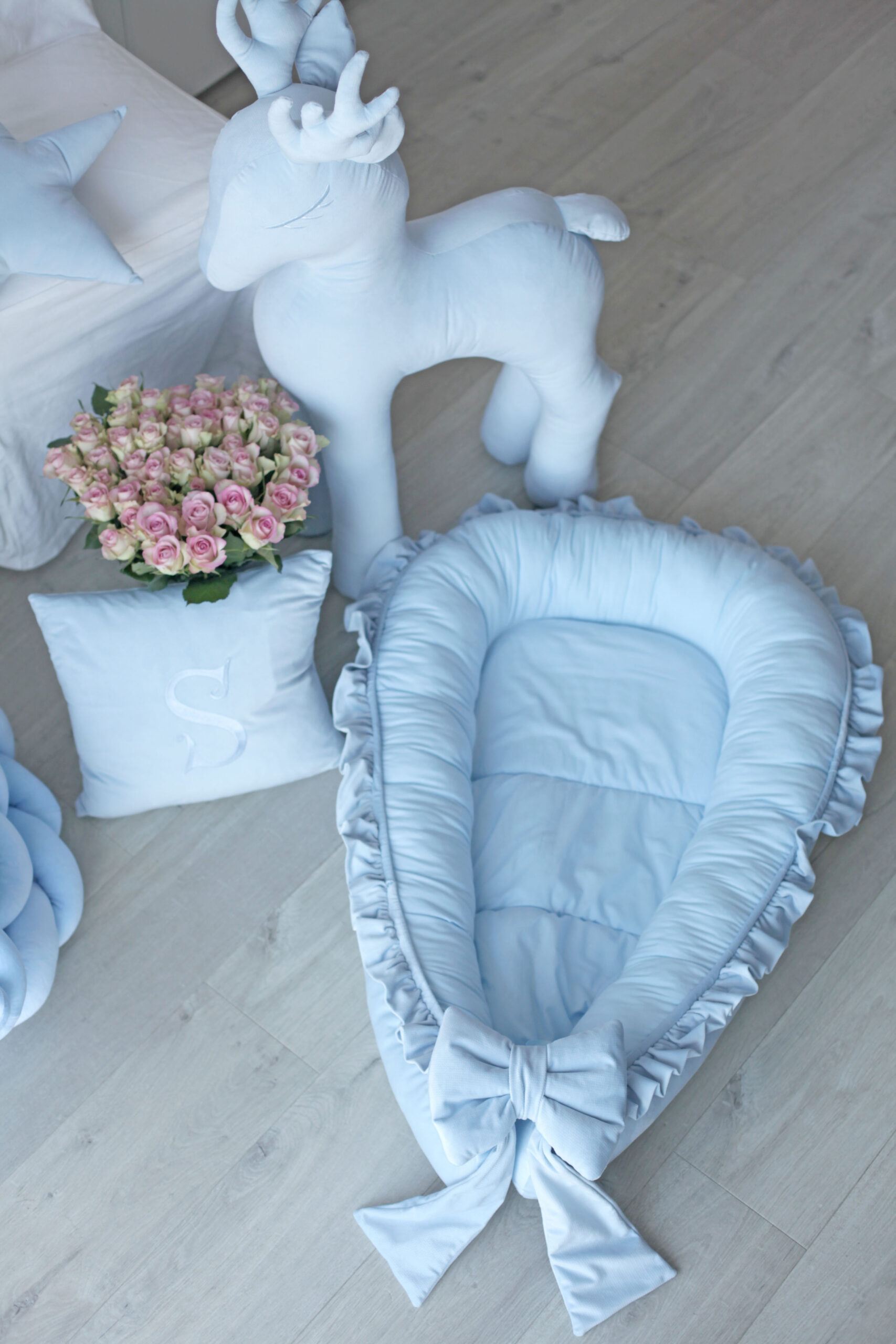 Kokon niemowlęcy z falbanką i ozdobną kokardą - niebieski baby blue - obrazek 3