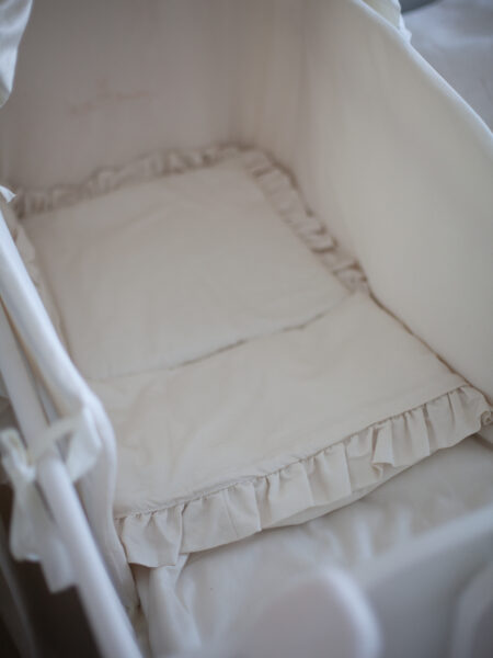 Pościel niemowlęca z falbanką z wypełnieniem- ecru