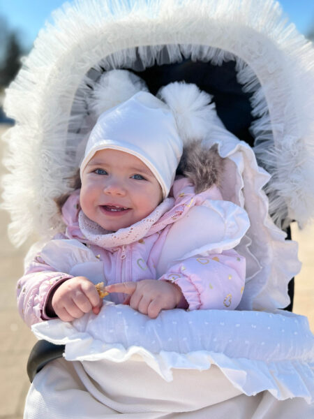 Czapka z pomponami z tiulu