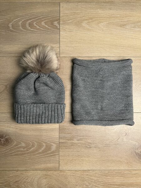 Czapka z kominem SZARY -wiek: 1-3 latek  pompony futerko do wyboru