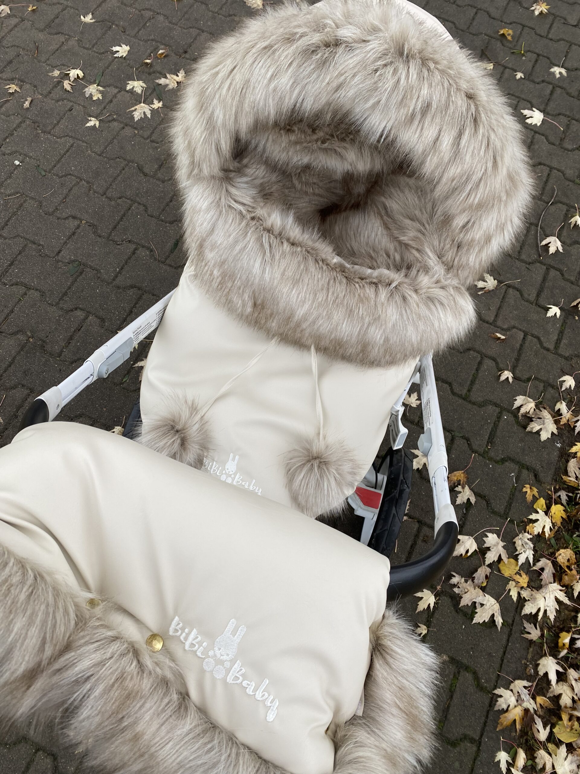 Zestaw zimowy śpiworek, mufka oraz futrzany kołnierz na budkę- beżowy + futerko "Capuccino" - obrazek 2