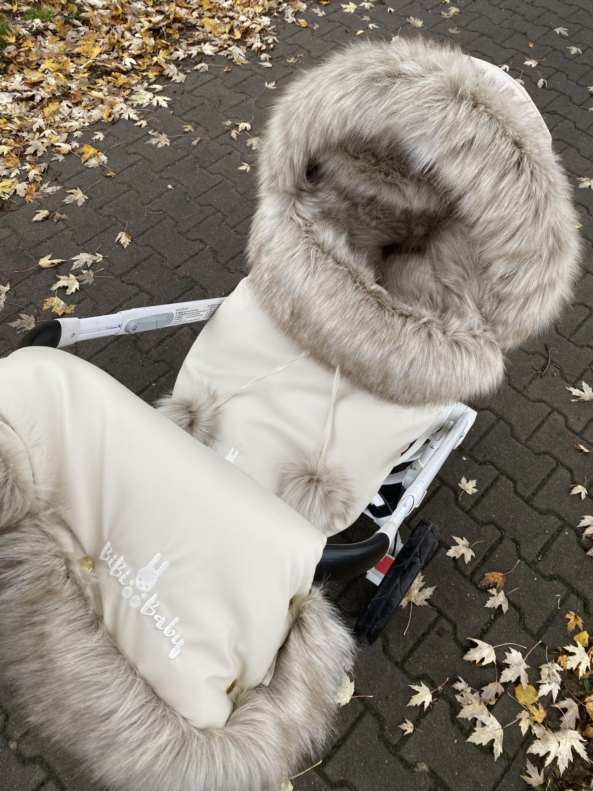 Zestaw zimowy śpiworek, mufka oraz futrzany kołnierz na budkę- beżowy + futerko "Capuccino" - obrazek 4