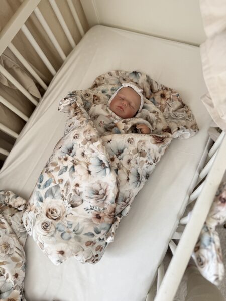 Rożek/otulacz niemowlęcy - “Baby Flowers Beige “ wiskozowy rożek z falbanką