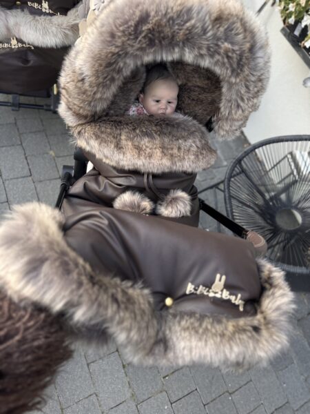 Zestaw zimowy śpiworek, mufka oraz futrzany kołnierz na budkę- brązowy + Choco Choco