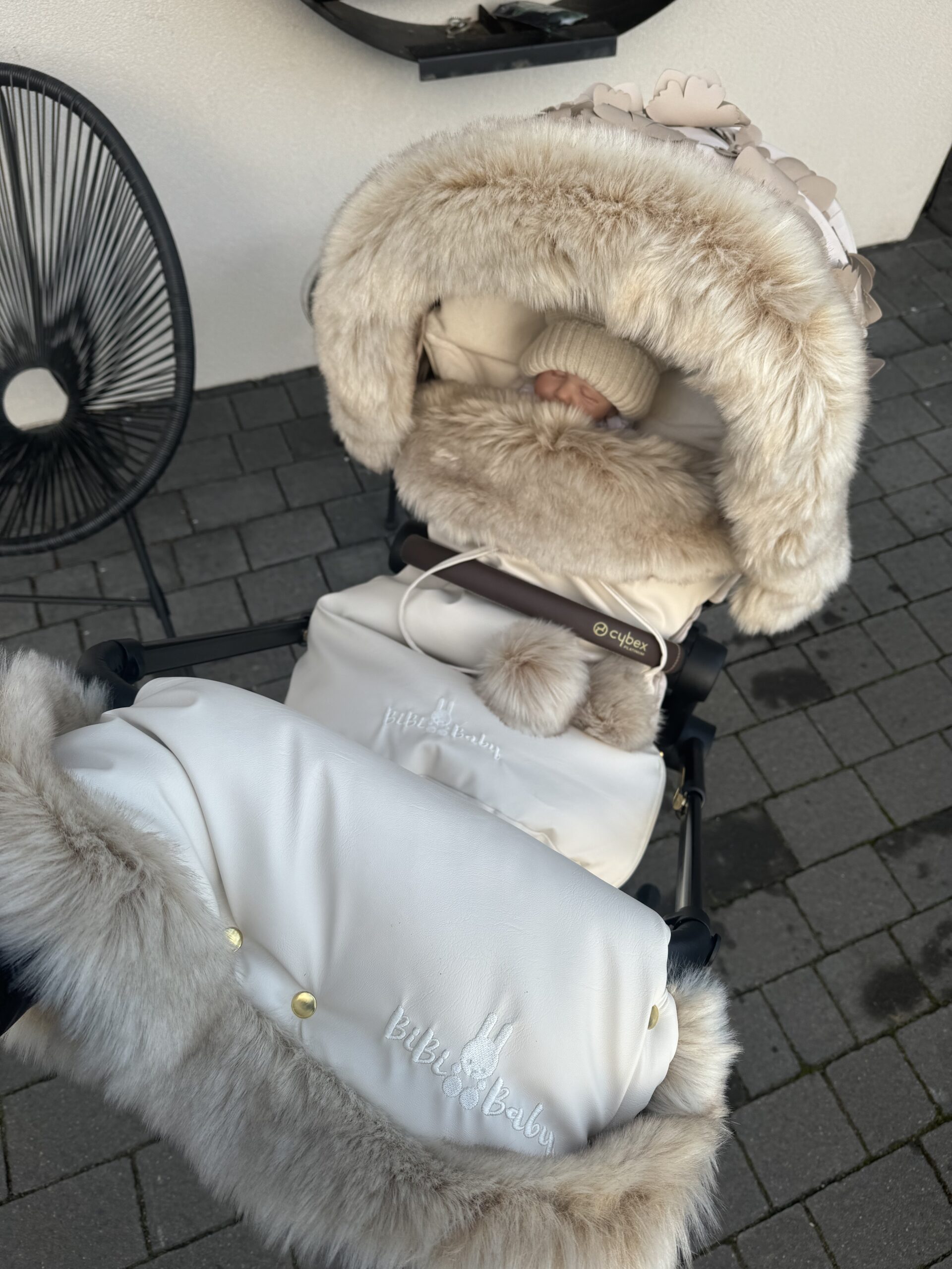 Individual Order Winter Set For Stroller, Muff And Fur Collar For The Canopy – Beige And Medium Long Fur- Very Luxurious Fur – ,,BOMBA Deluxe” FUR Without Fur In Sleepbag